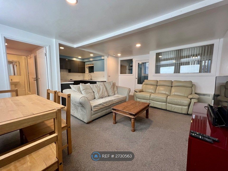 Property photo 3 of 12 Lounge / Diner