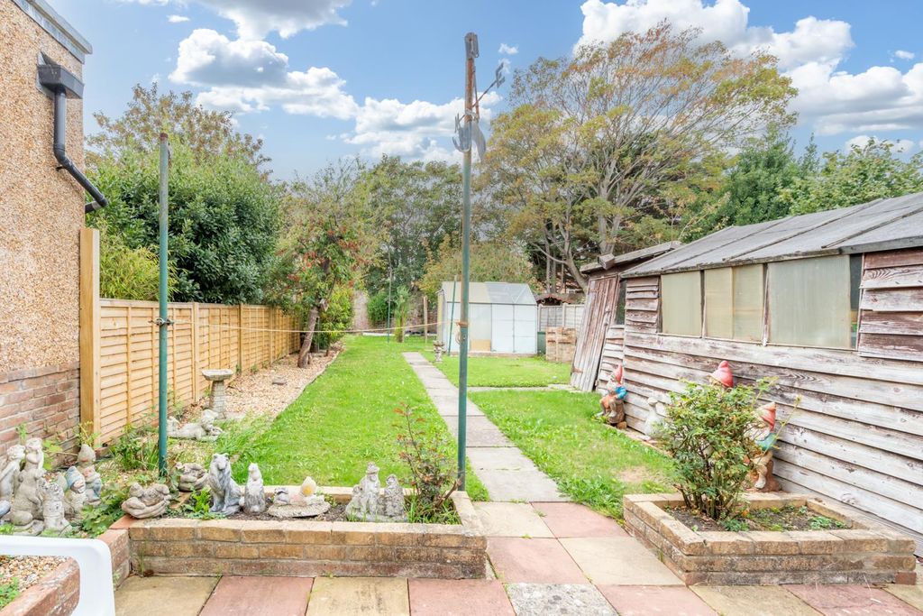 Property photo 2 of 16 Full Garden.Jpg