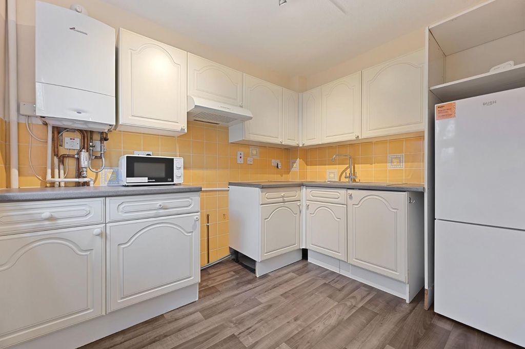 Property photo 3 of 8