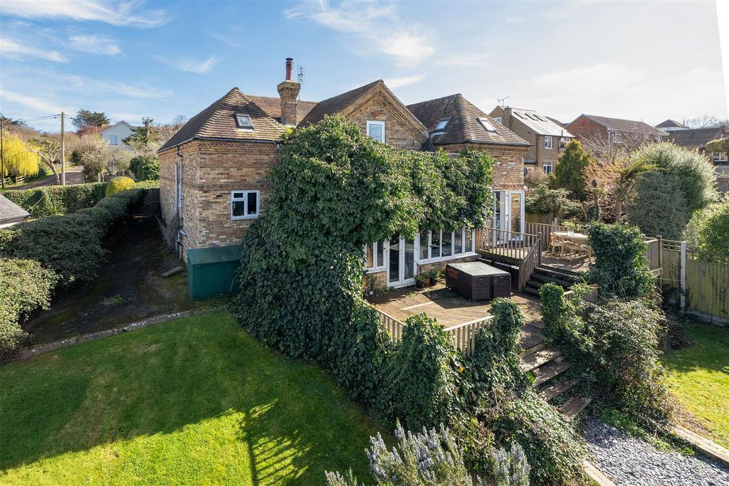 Property photo 2 of 35 Stanley Road, Whitstable