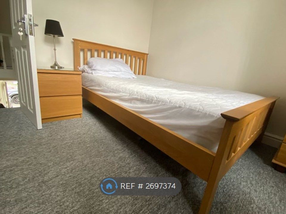 Property photo 2 of 27