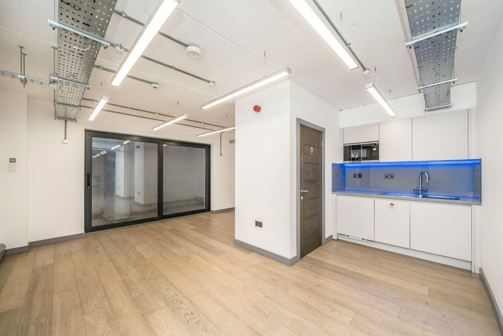 Property photo 2 of 10 3 Risborough Kitchen Rear Copy.Jpg