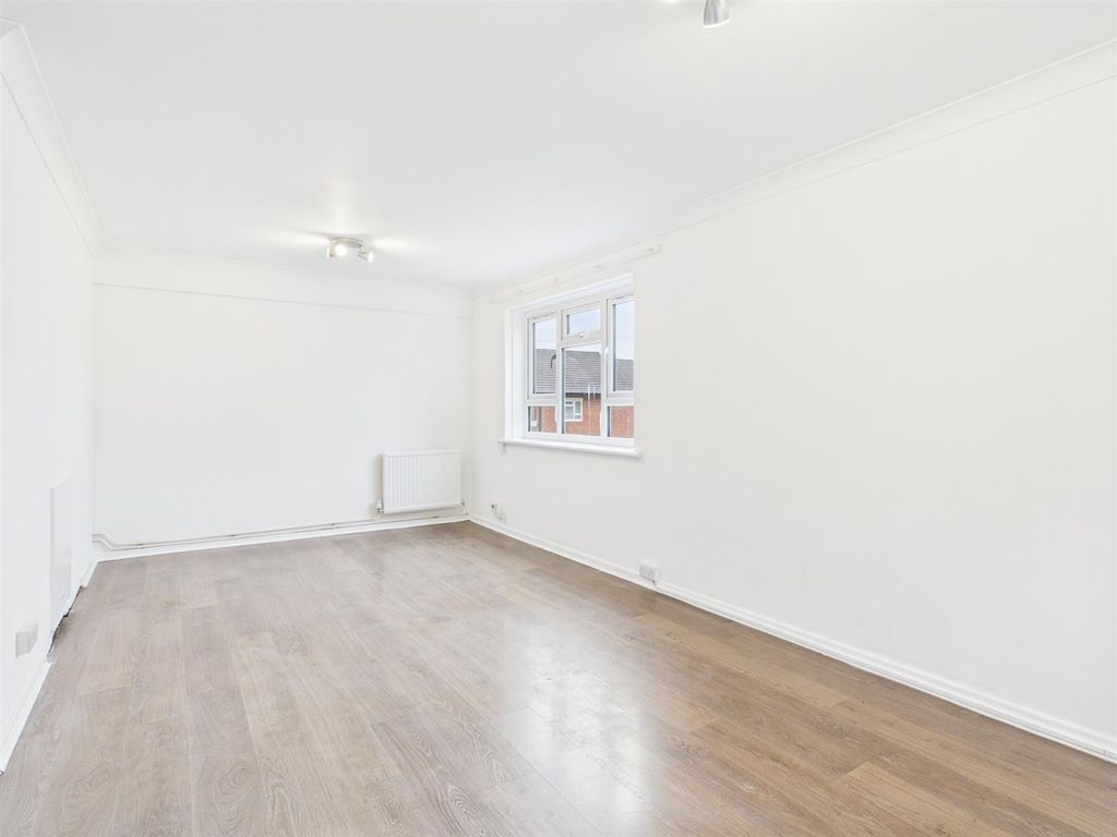 Property photo 1 of 13 Cam01968G0-Pr0238-Still003.Jpg