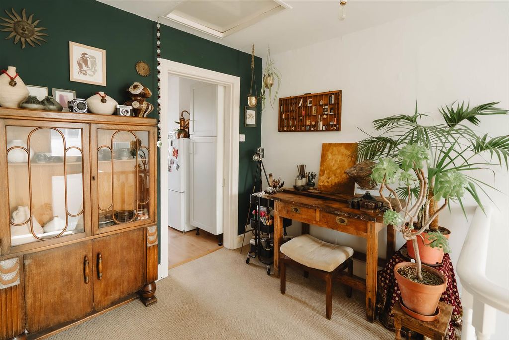 Property photo 1 of 32