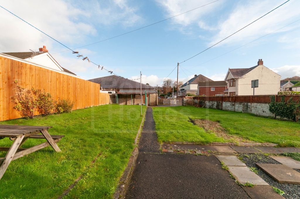 Property photo 3 of 19 Garden