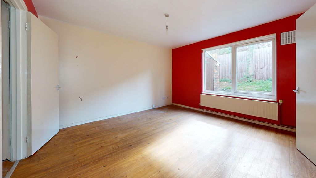 Property photo 3 of 23 31 Ivatt Way, Turnpike Lane, London, N17 6Pf