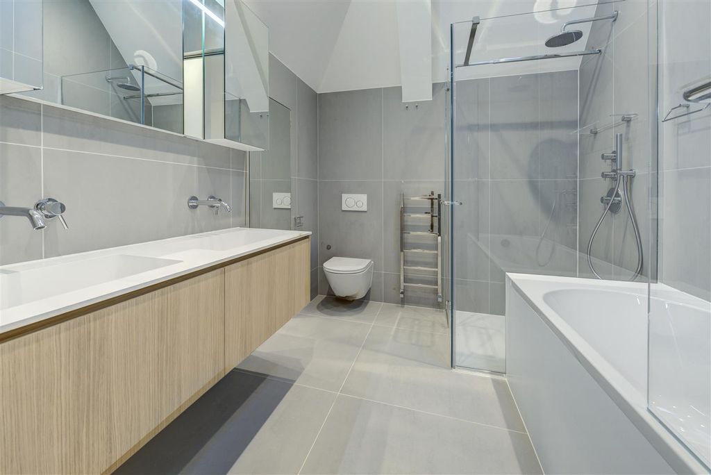 Property photo 3 of 13 37 Linden Lea 353546 Topbath_Rgb.Jpg
