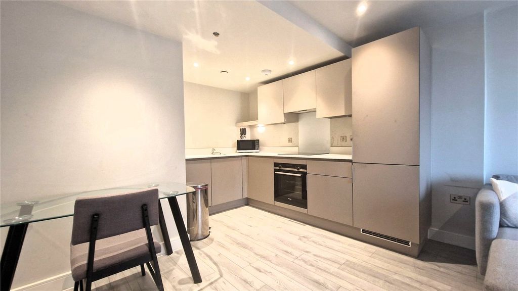 Property photo 3 of 9 Kitchen