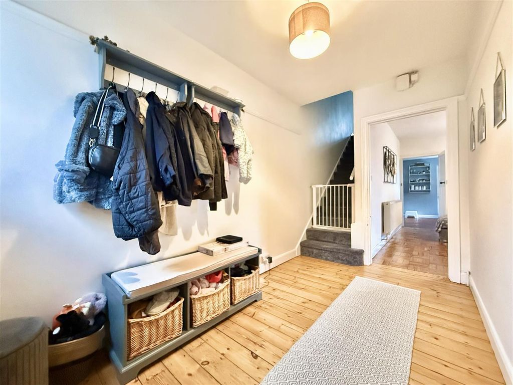 Property photo 3 of 21 Hallway