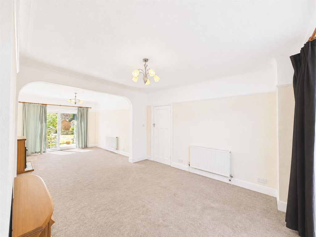 Property photo 2 of 13 Through Lounge