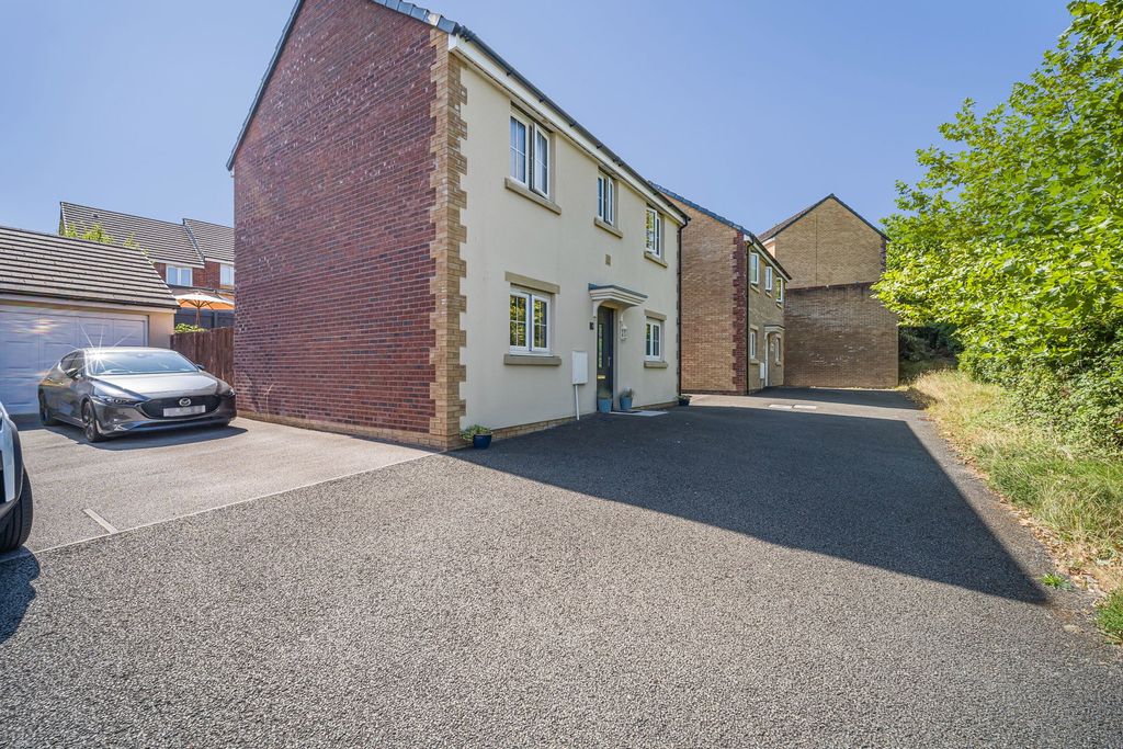 Property photo 1 of 32