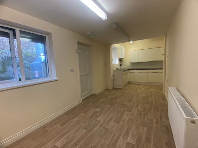 Property photo 3 of 7 Kitchen