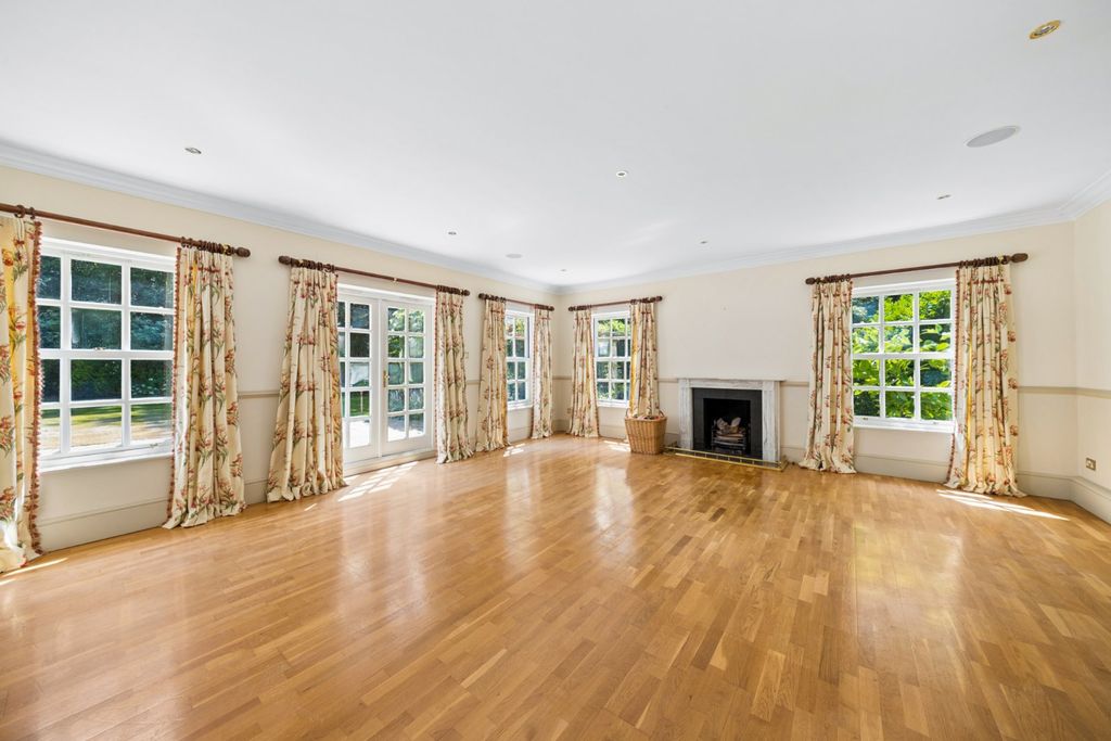 Property photo 3 of 34 Drawing Room