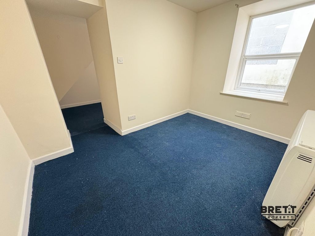Additional image 4 of 6 bed flat for saleVictoria Road, Milford Haven, Pembrokeshire. SA73