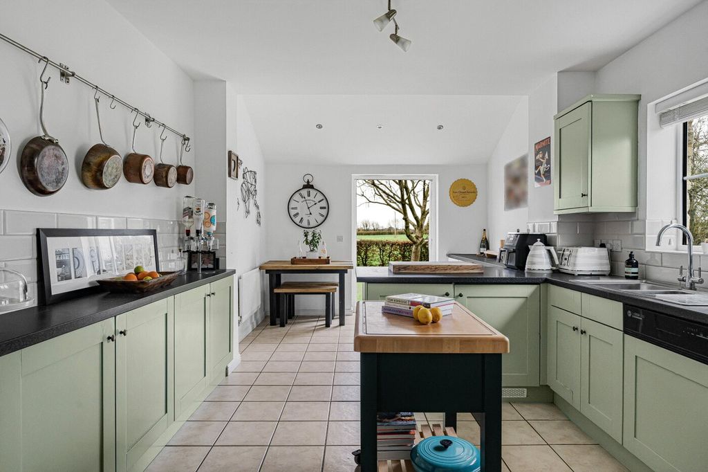 Property photo 3 of 21 Picture No. 15