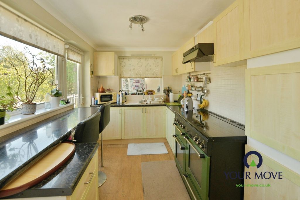 Property photo 3 of 18 Kitchen/Breakfast