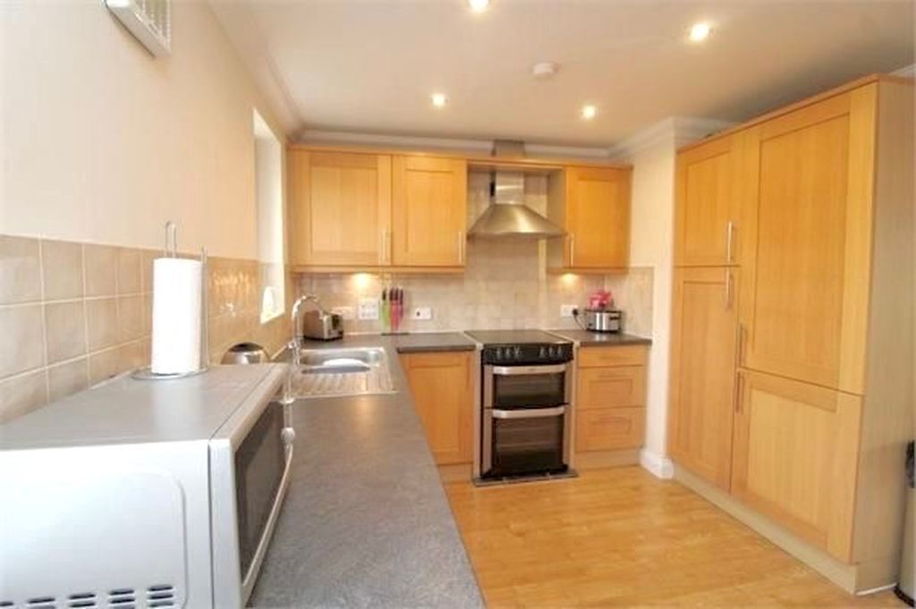 Property photo 2 of 7 Kitchen