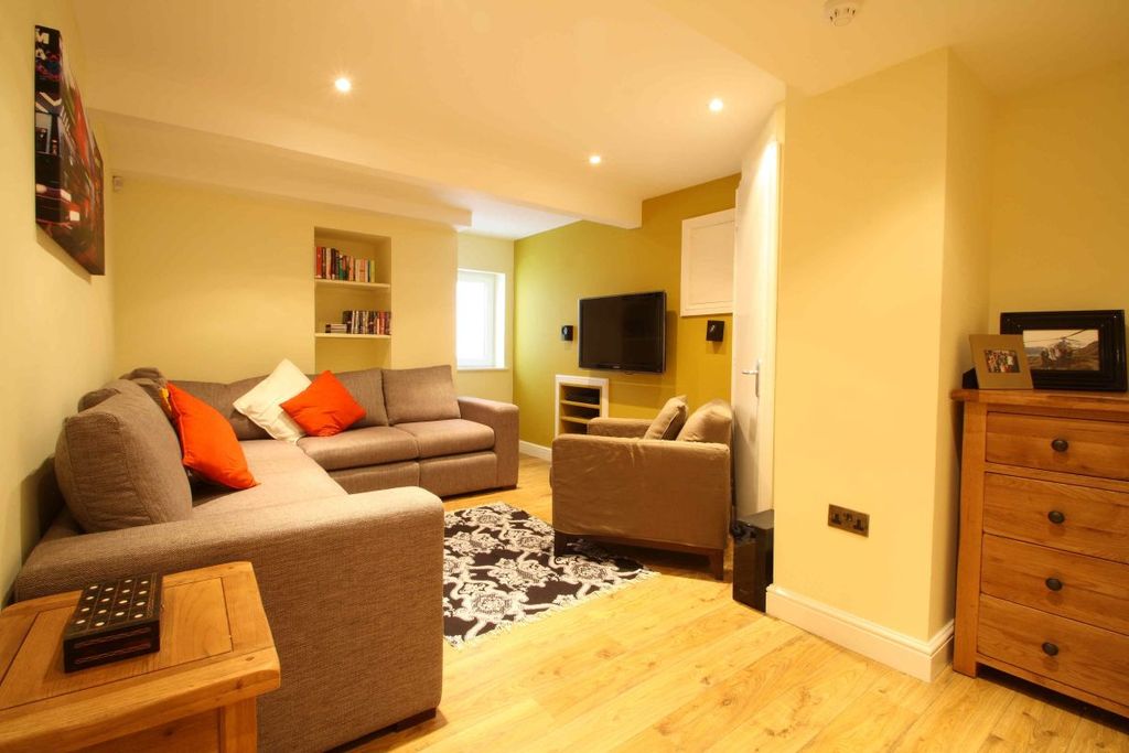 Property photo 1 of 14 91Lb Sitting