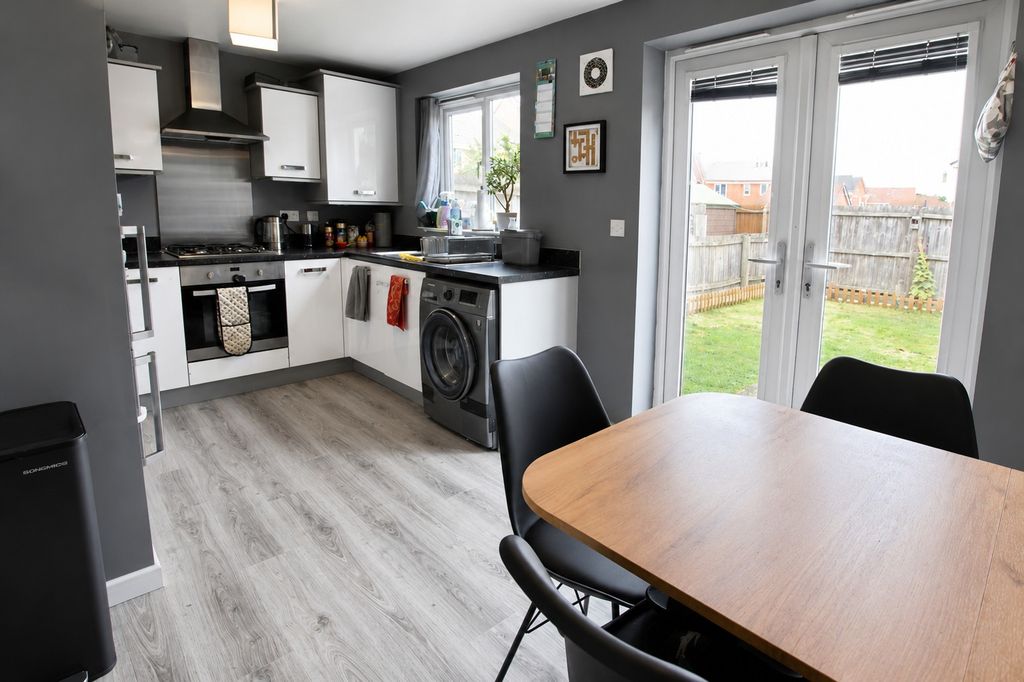 Property photo 2 of 18 5310041