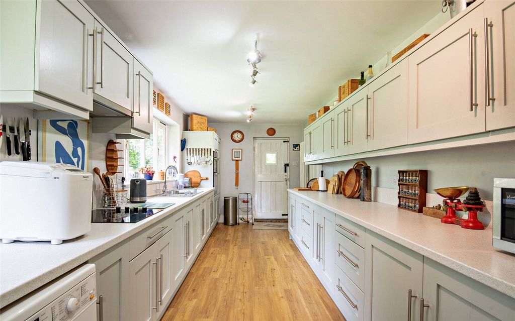 Property photo 3 of 20 Kitchen