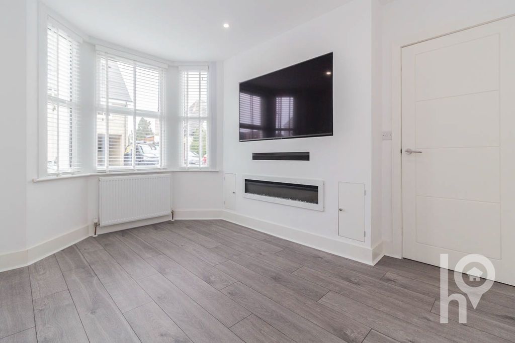 Property photo 2 of 14 Photo 3