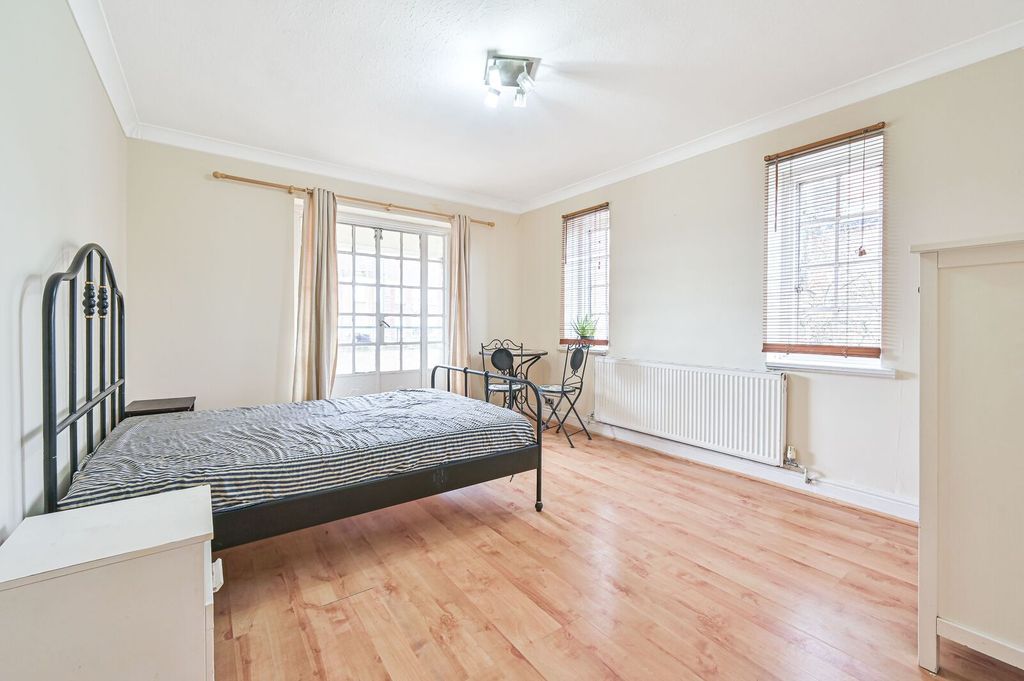 Property photo 3 of 5