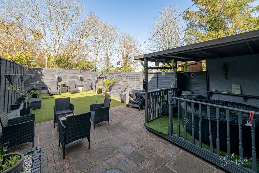 Property photo 2 of 21 Garden