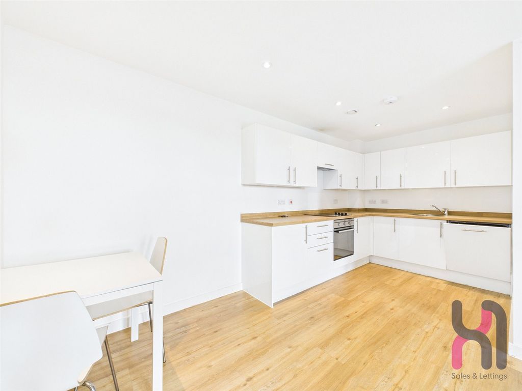 Property photo 2 of 11 Picture No. 17