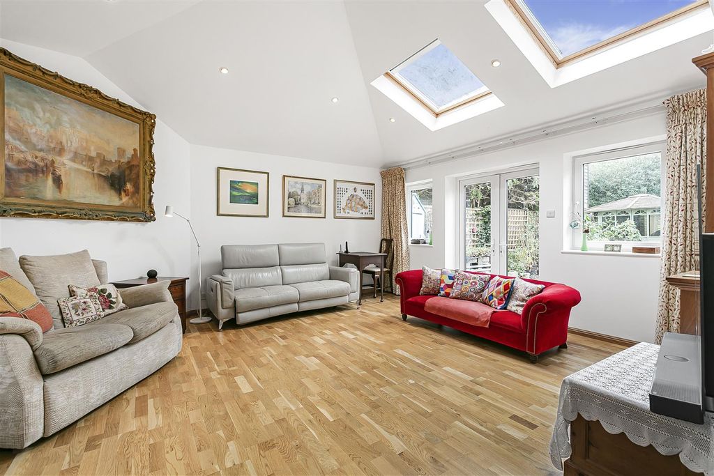 Property photo 3 of 32