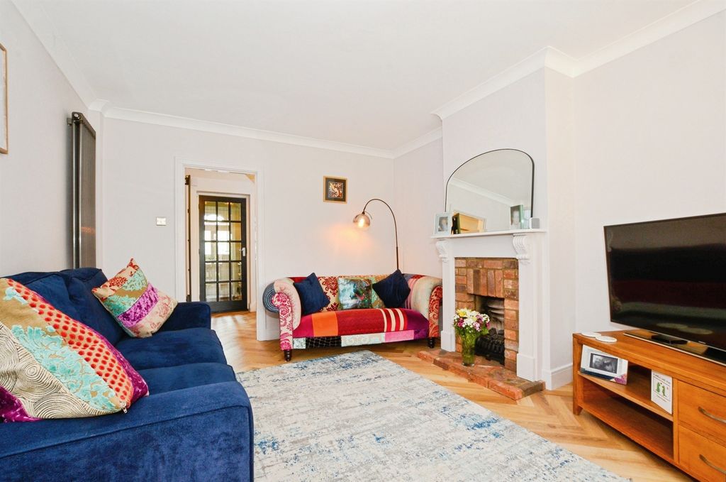 Property photo 3 of 18