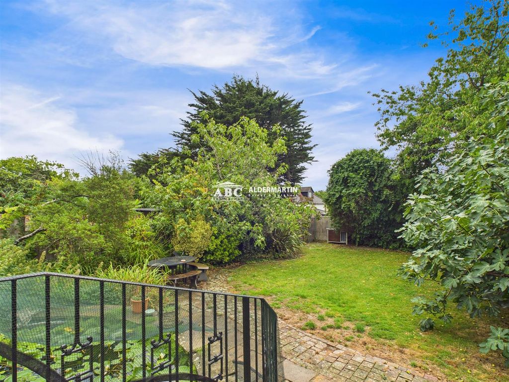 Property photo 3 of 32 Cam03827G0-Pr0077-Still020.Jpg