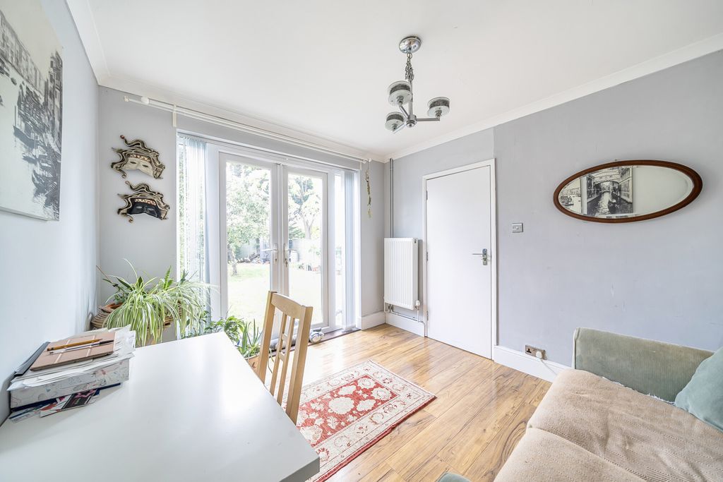 Property photo 3 of 21 1328173-9-687Fc97...