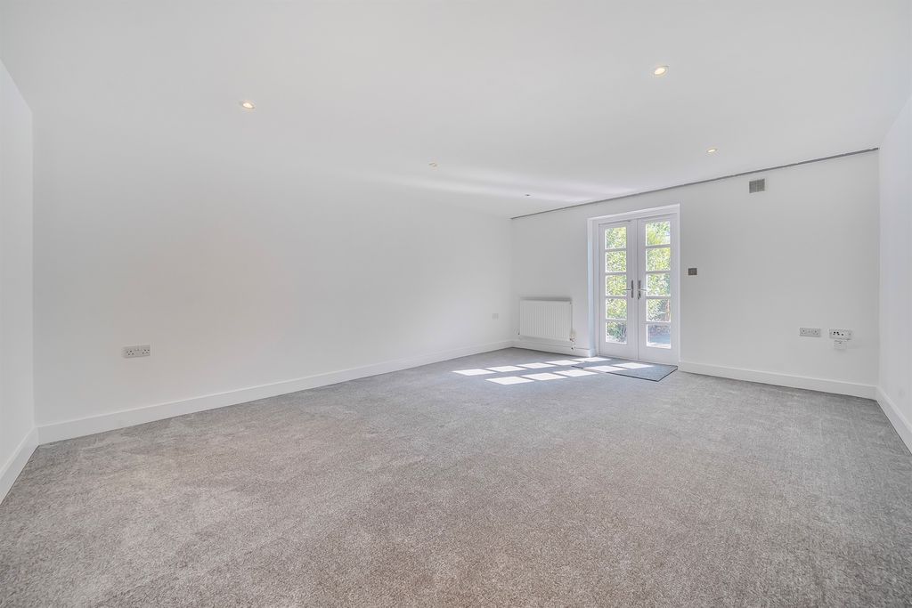 Additional image 5 of 2 bed flat for saleBoulters Lock Island, Maidenhead SL6