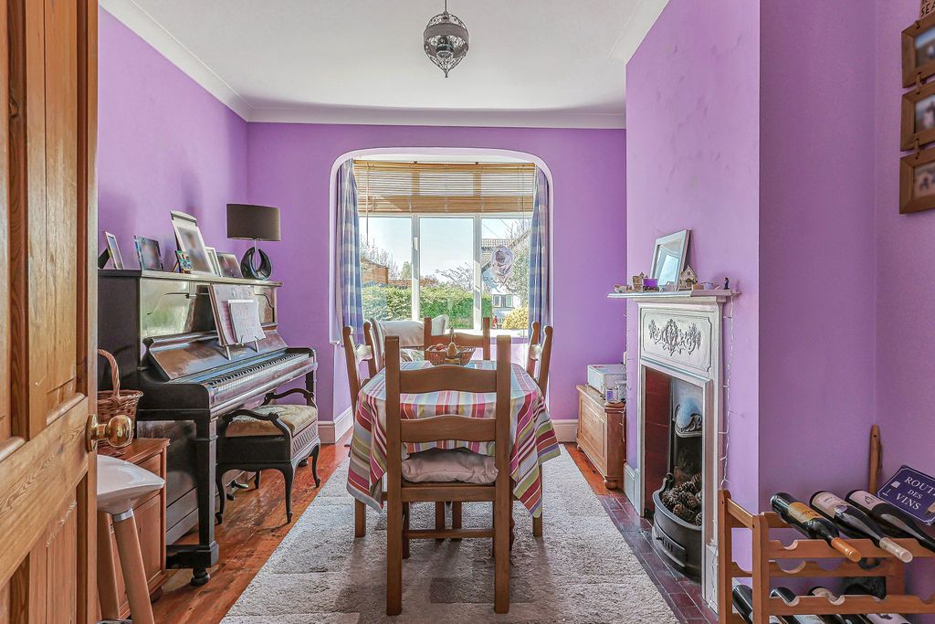 Property photo 3 of 18