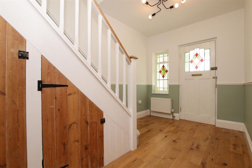 Property photo 3 of 17 Hallway.Jpg