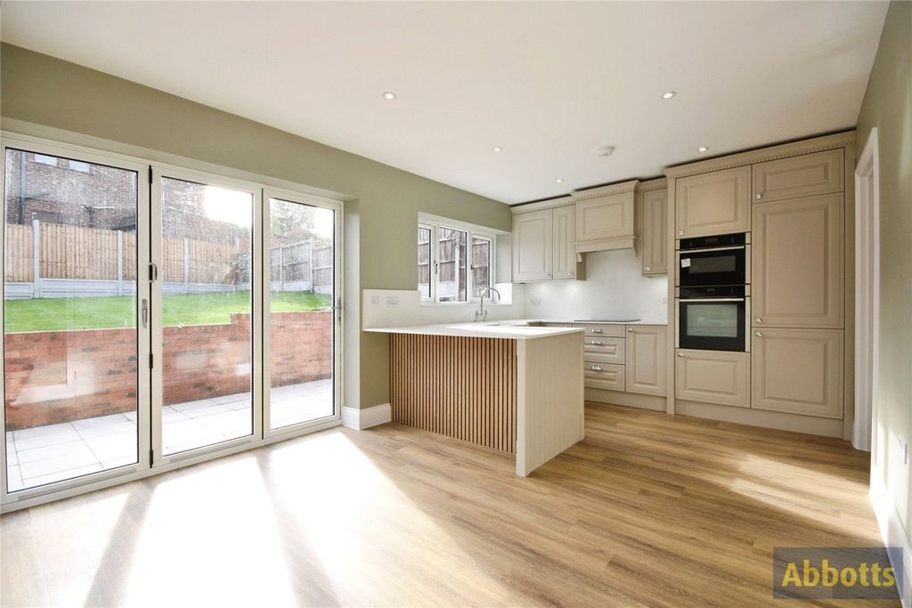 Property photo 3 of 17 Picture No. 02