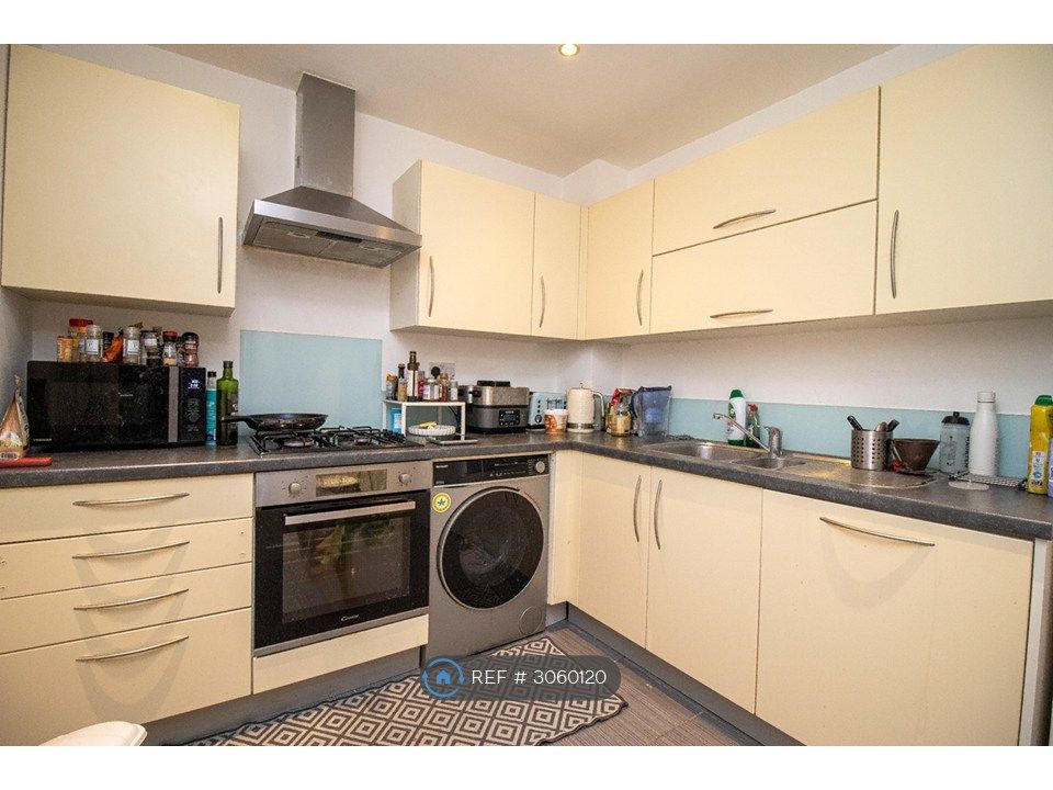 Property photo 3 of 7 Kitchen