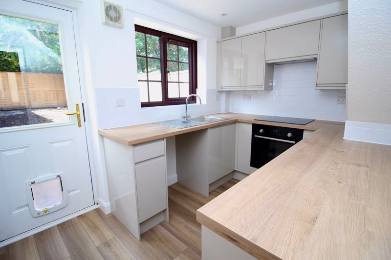 Property photo 3 of 9 Kitchen
