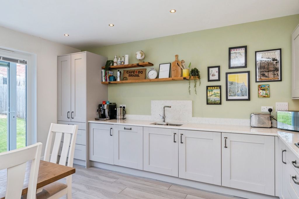 Property photo 3 of 23 Pbox-Img.Jpg