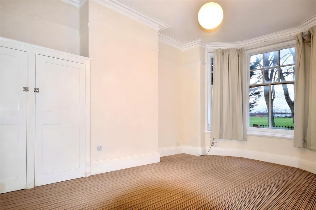 Property photo 2 of 7 Lounge