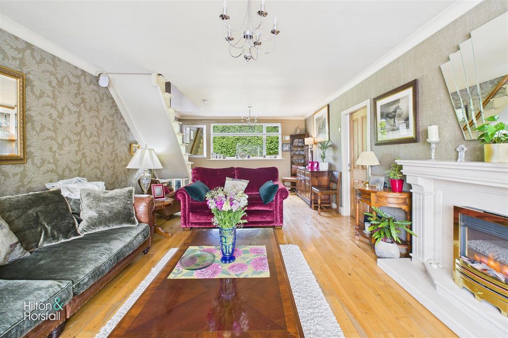 Property photo 3 of 23 Harewood Avenue