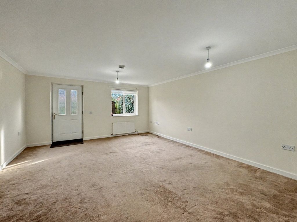 Property photo 3 of 27