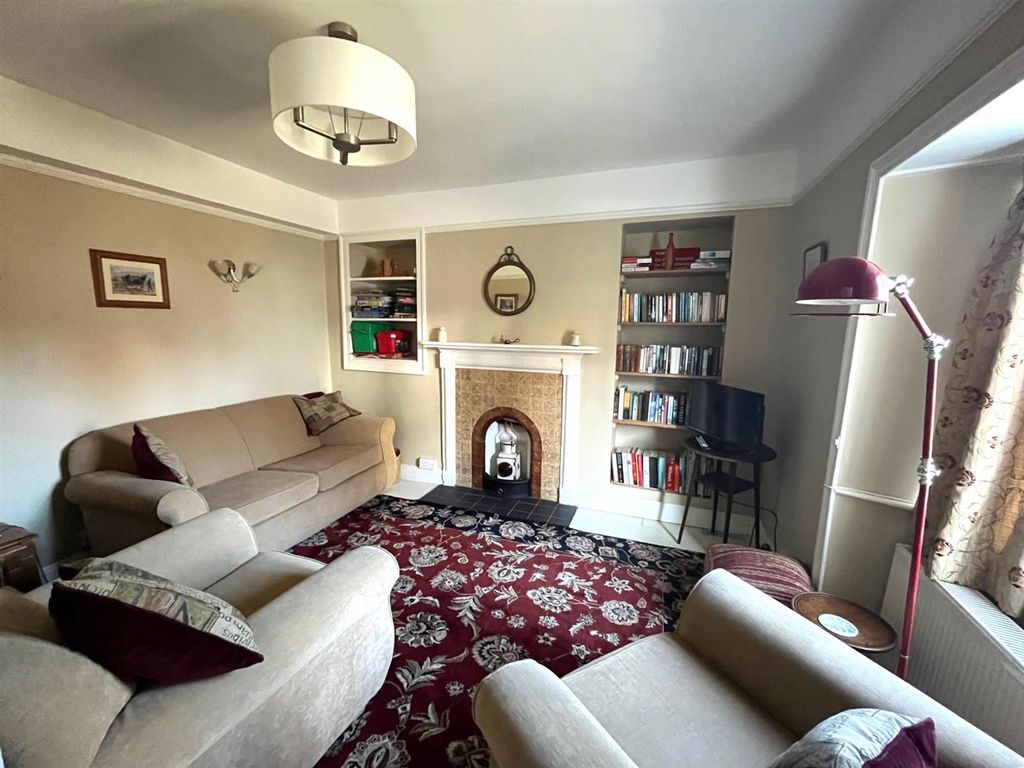 Property photo 3 of 22 4201 Lounge.Jpg