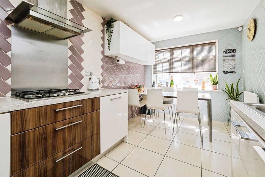Property photo 3 of 17 Pbox-Img.Jpg