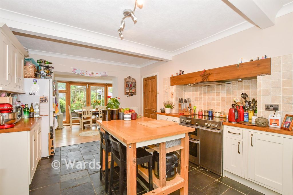 Property photo 3 of 14 Kitchen