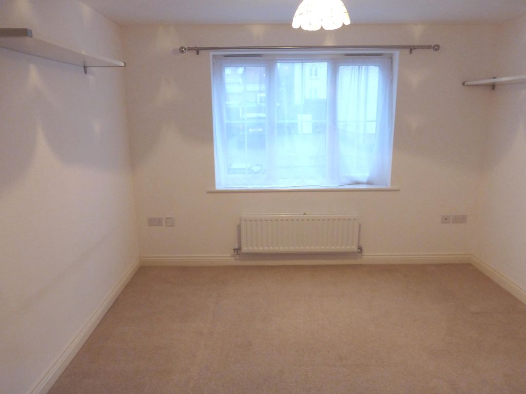 Property photo 3 of 7 Living Room
