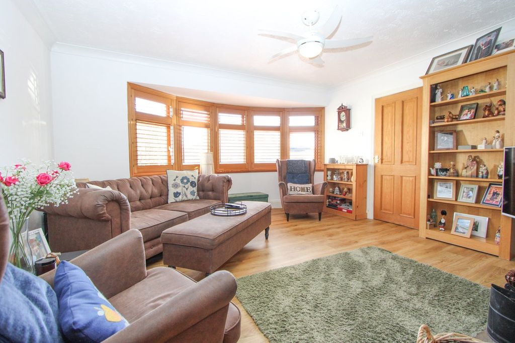 Property photo 3 of 25