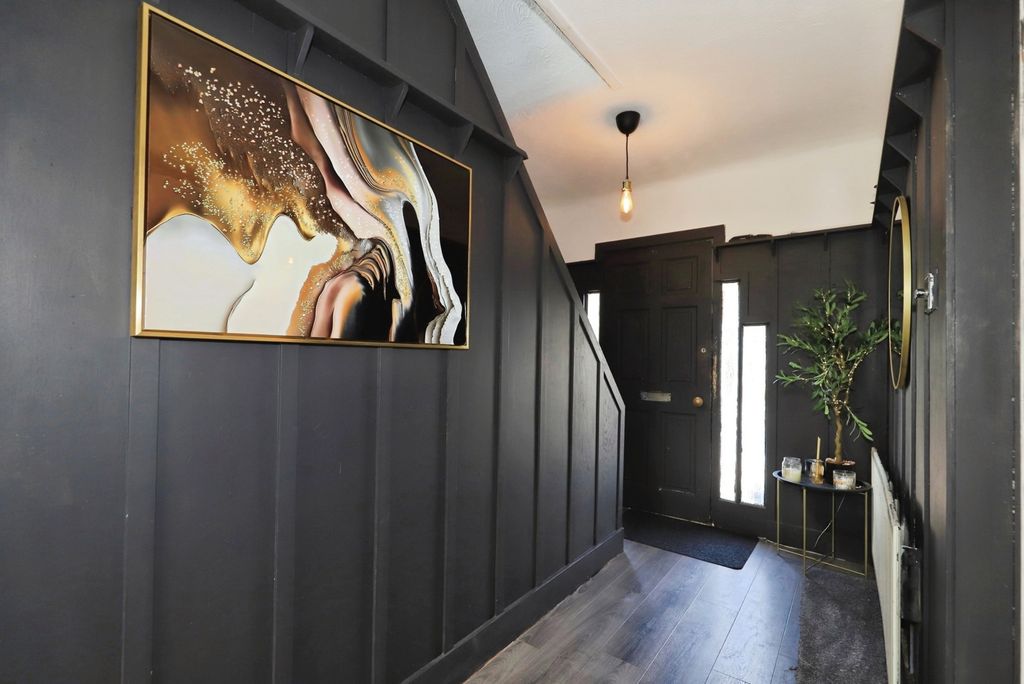 Property photo 2 of 20 Pbox-Img.Jpg