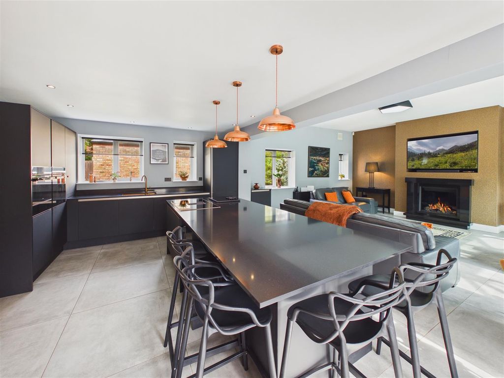Property photo 2 of 35 Kitchen/Dining