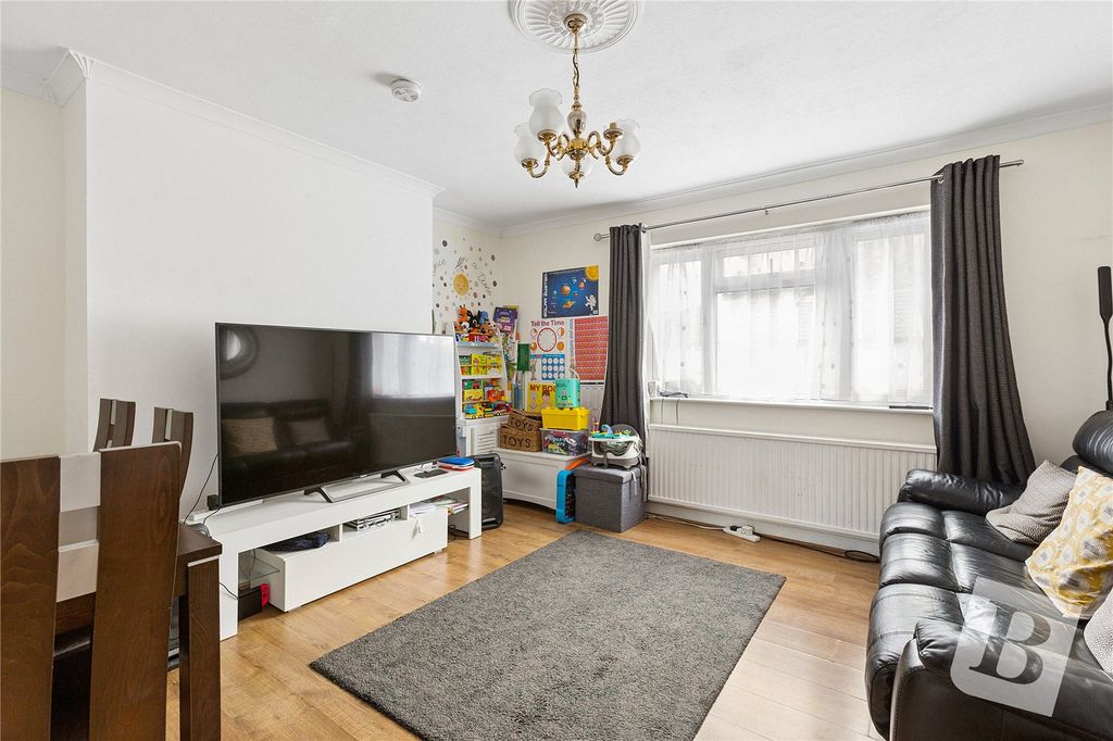 Property photo 2 of 16 Lounge